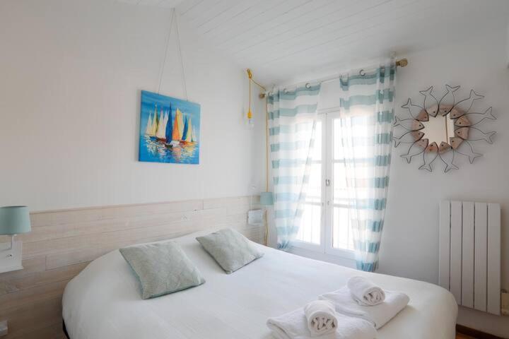 Sur L'Ilot De St Martin Au Centre Du Port Vue Exceptionnelle ! Apartment Saint-Martin-de-Re Bagian luar foto